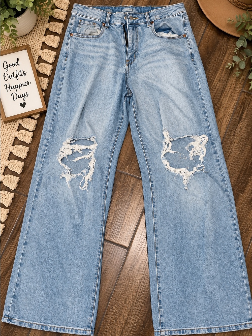 Wild Fable Distressed Light Wash Wide Leg Jeans – Size 10